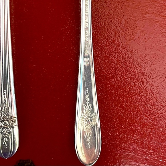Double Plated Vintage W.M. Rogers MFG. CO - Picture 6 of 6